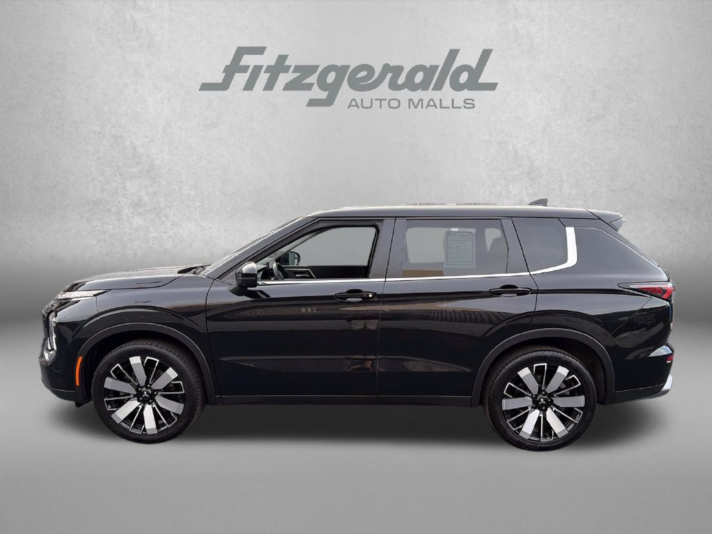 Used 2025 Mitsubishi Outlander SE AWD/4WD image 3