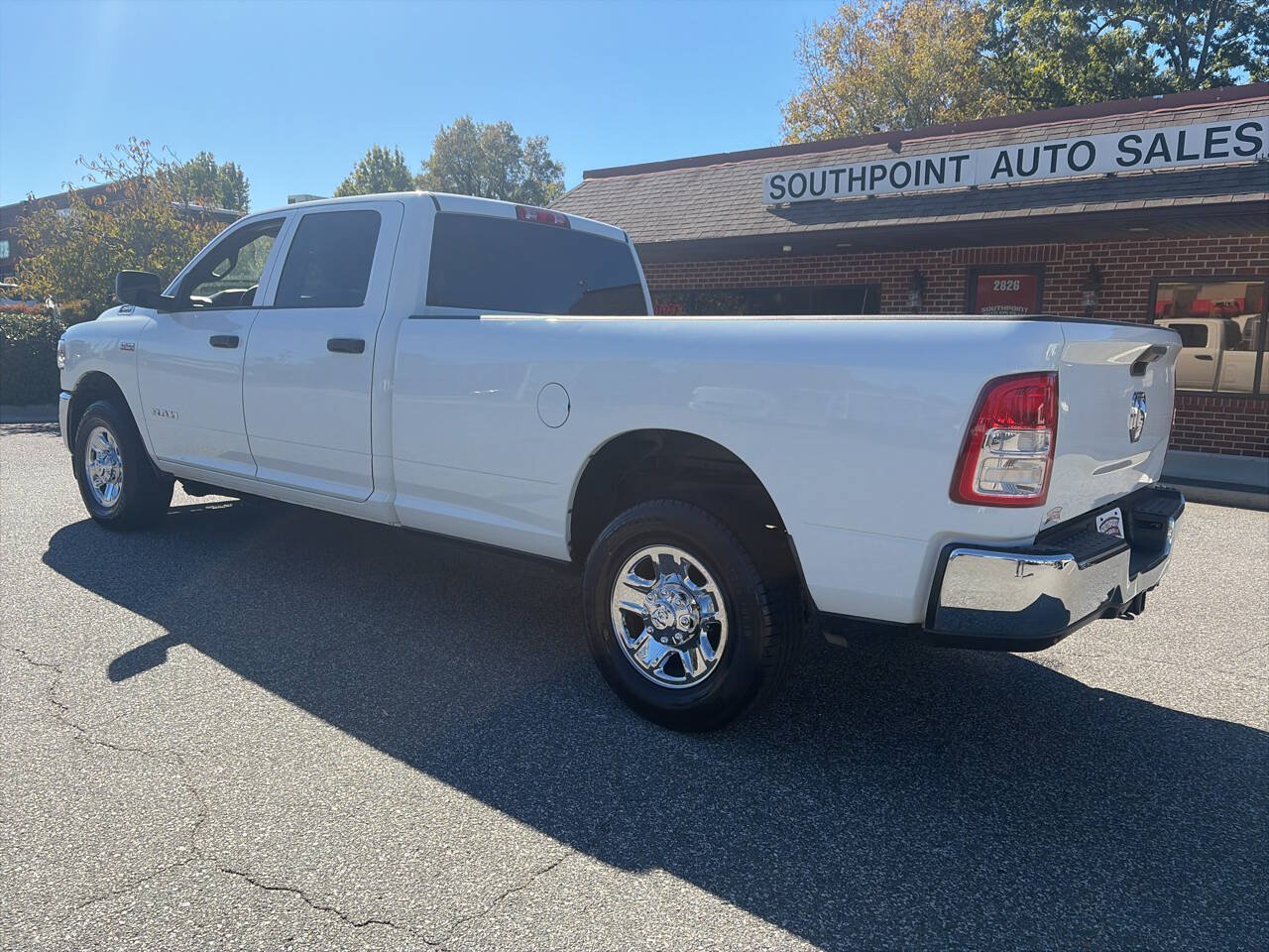 Used 2022 RAM 2500 Tradesman w/ Chrome Appearance Group RWD image 7