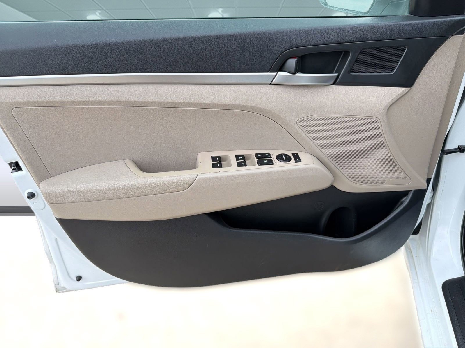 Used 2019 Hyundai Elantra SE image 13