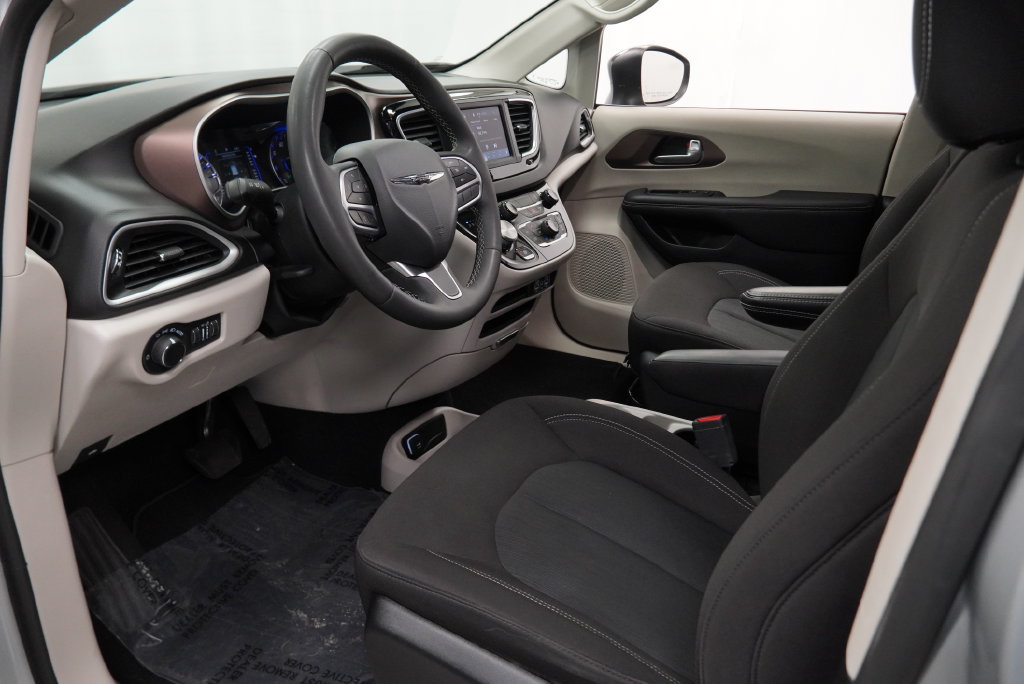 Used 2024 Chrysler Voyager LX FWD image 20