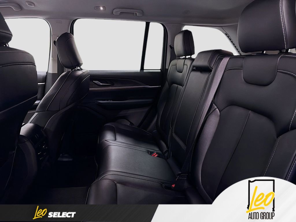 Used 2023 Jeep Grand Cherokee Limited image 24