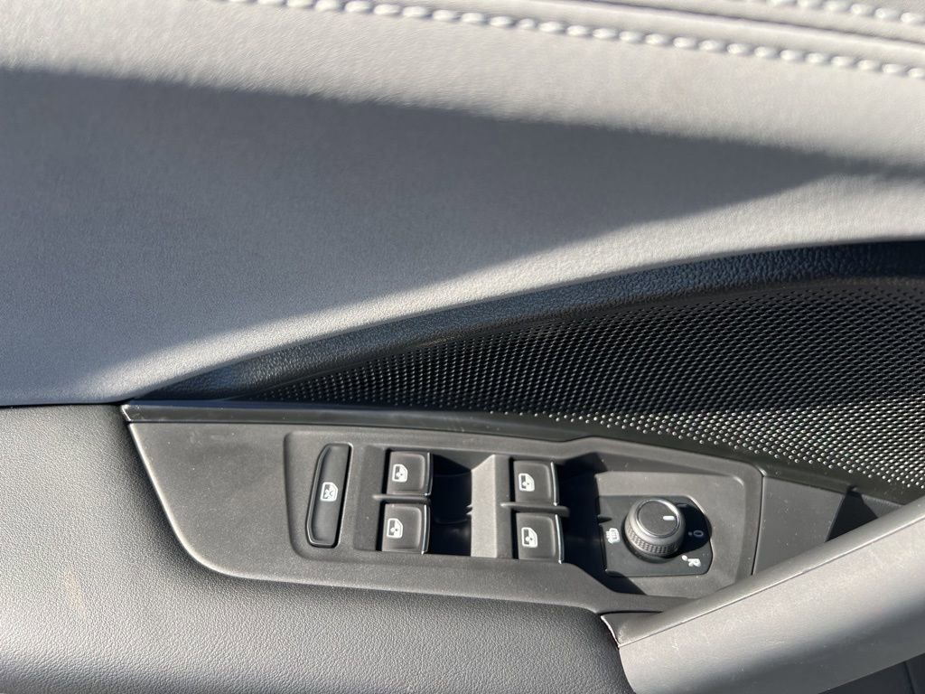 New 2025 Volkswagen Tiguan SE image 19