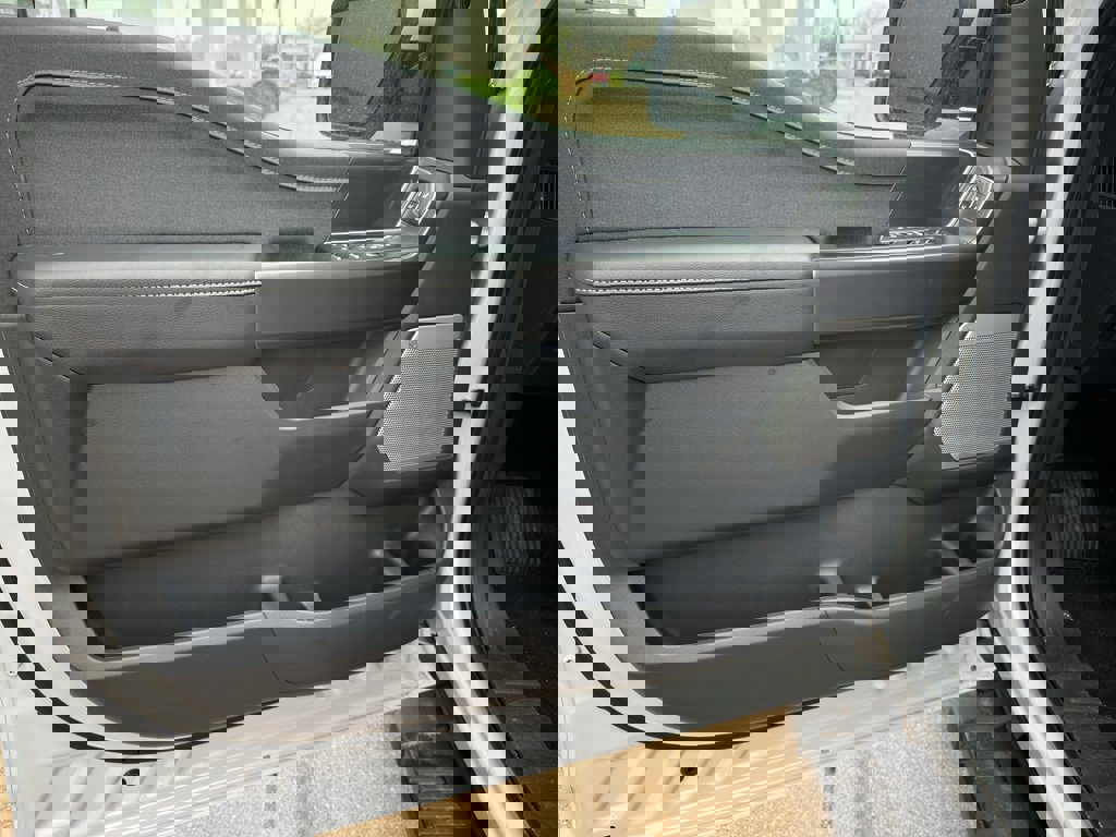 New 2025 Ford F150 Lariat w/ Equipment Group 501A Mid image 12