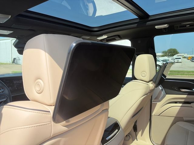 Used 2024 Cadillac Escalade Premium Luxury w/ Performance Package AWD/4WD image 27