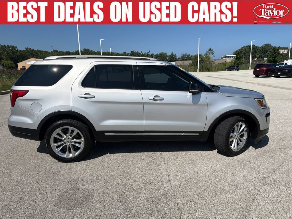 Used 2018 Ford Explorer XLT w/ Equipment Group 202A FWD image 2