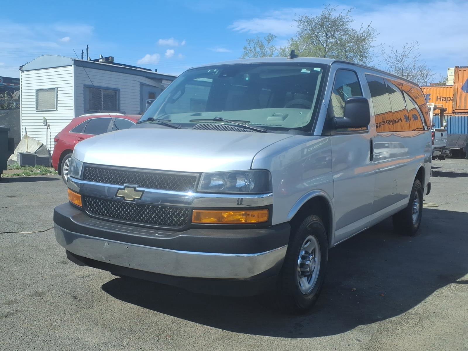 Used 2020 Chevrolet Express 2500 LT w/ LT Preferred Equipment Group RWD image 3