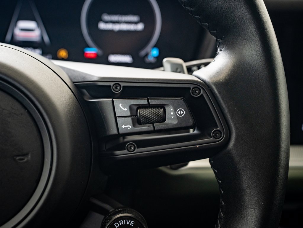 Used 2024 Porsche Cayenne image 25