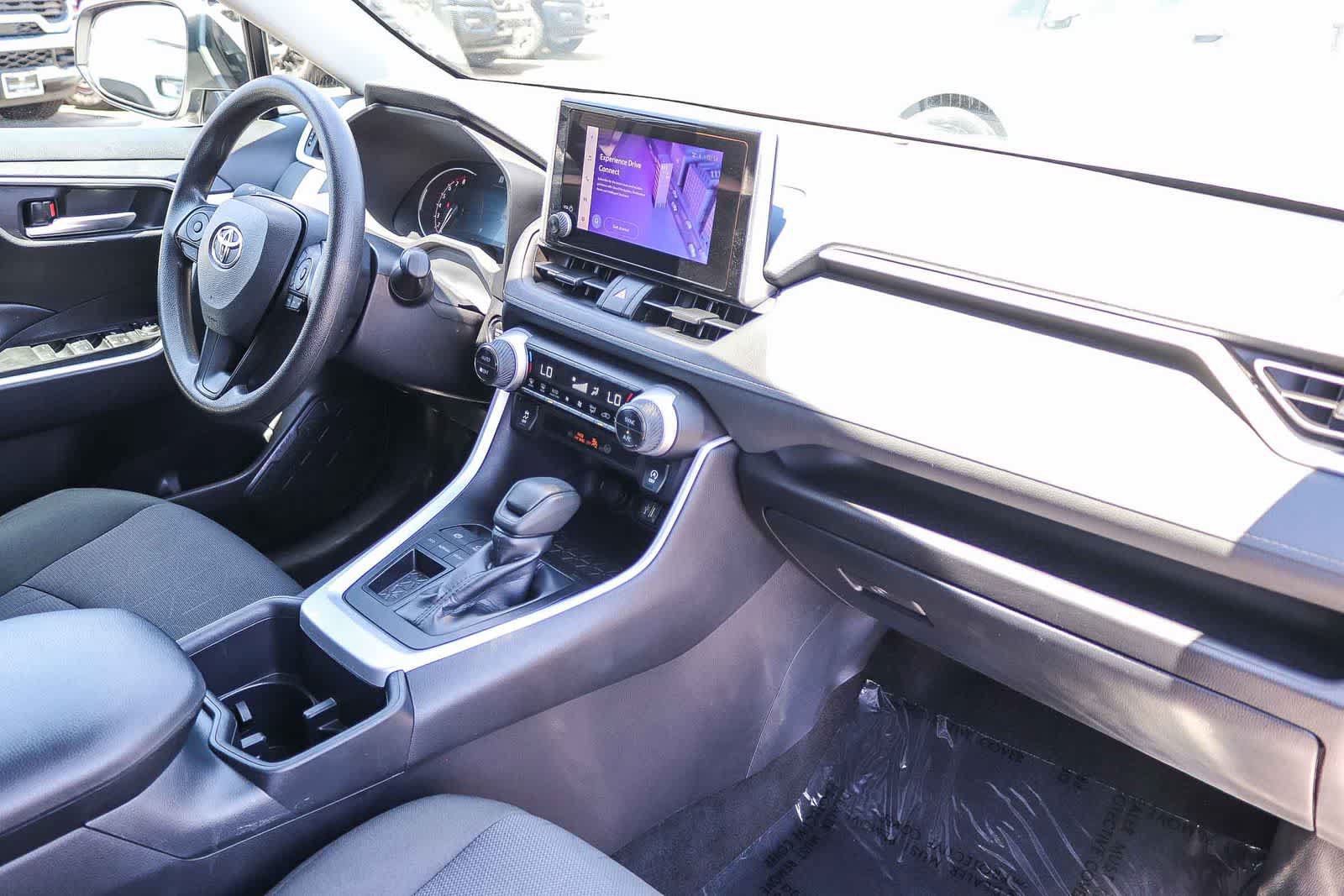 Used 2025 Toyota RAV4 XLE FWD image 15