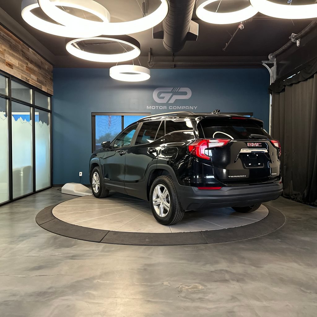 Used 2022 GMC Terrain SLE w/ Driver Convenience Package AWD/4WD image 5