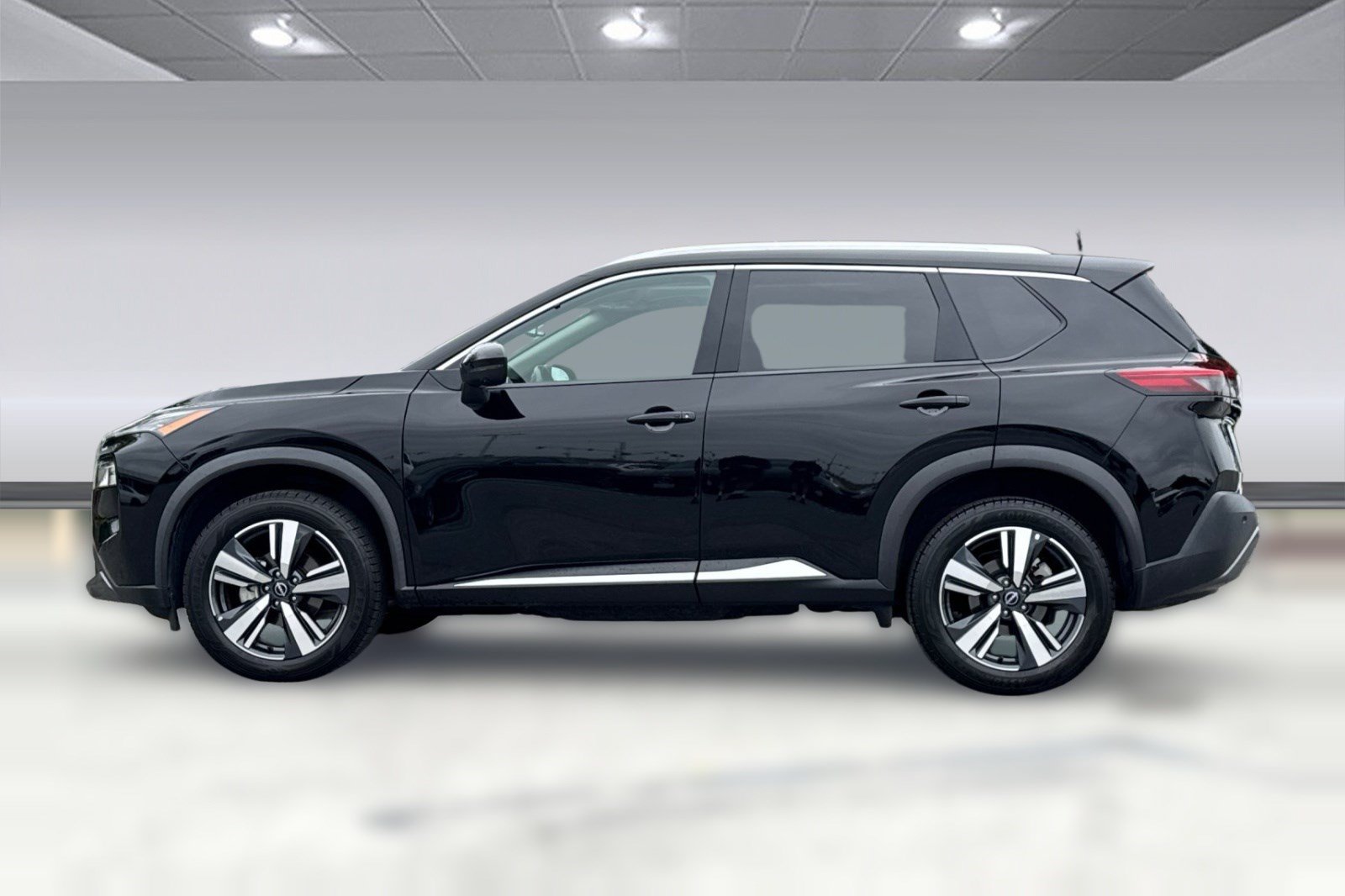 Used 2023 Nissan Rogue SL AWD/4WD image 2
