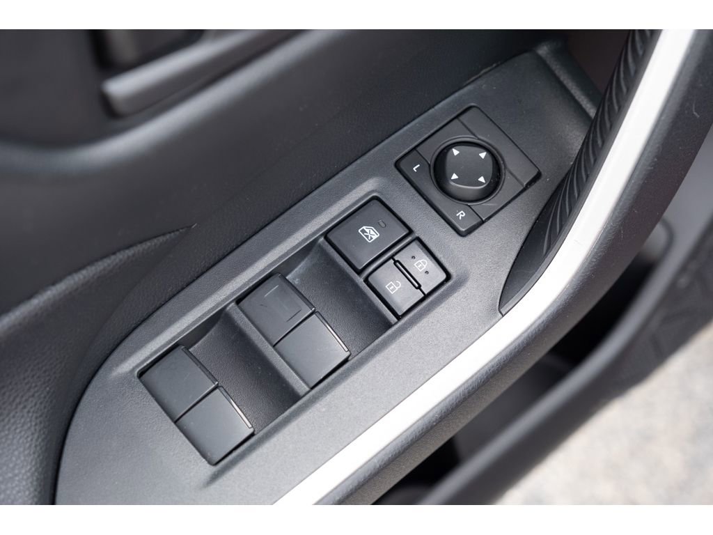 Used 2019 Toyota RAV4 LE image 14