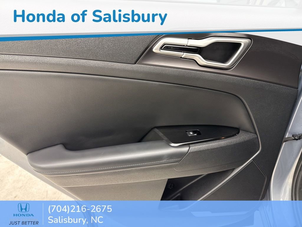 Used 2023 Kia Sportage EX image 16