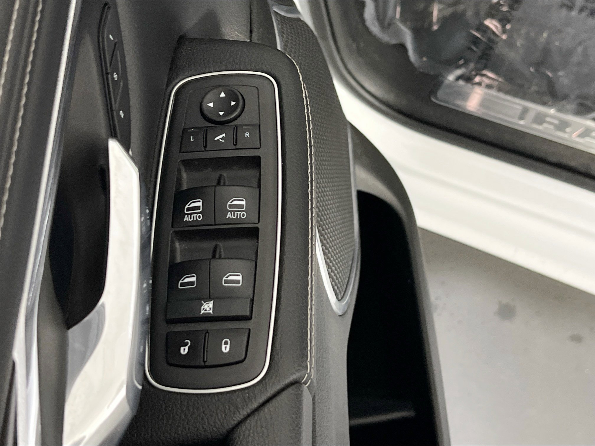 Used 2022 RAM 1500 Laramie AWD/4WD image 17