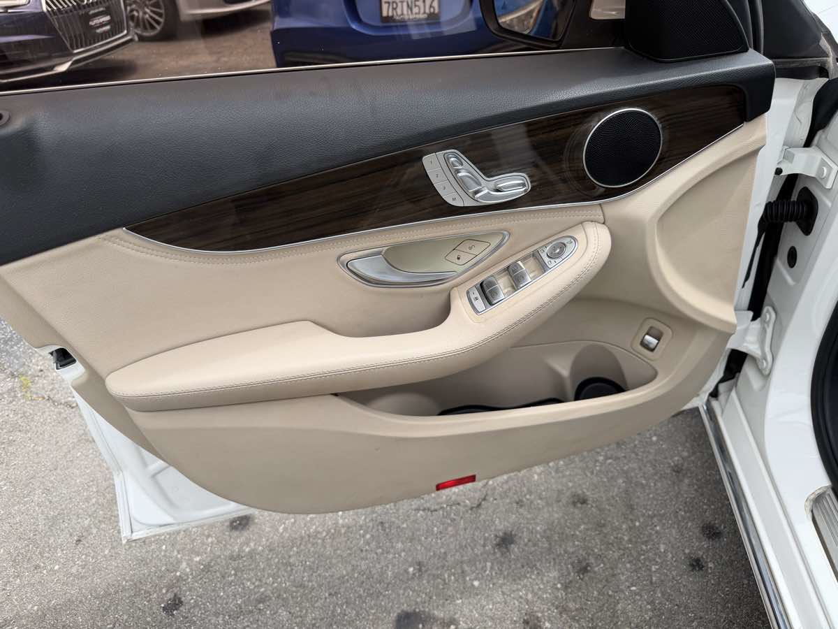 Used 2015 Mercedes-Benz C 300 Sedan image 8