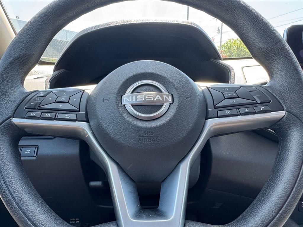 Used 2025 Nissan Altima 2.5 SV FWD image 15