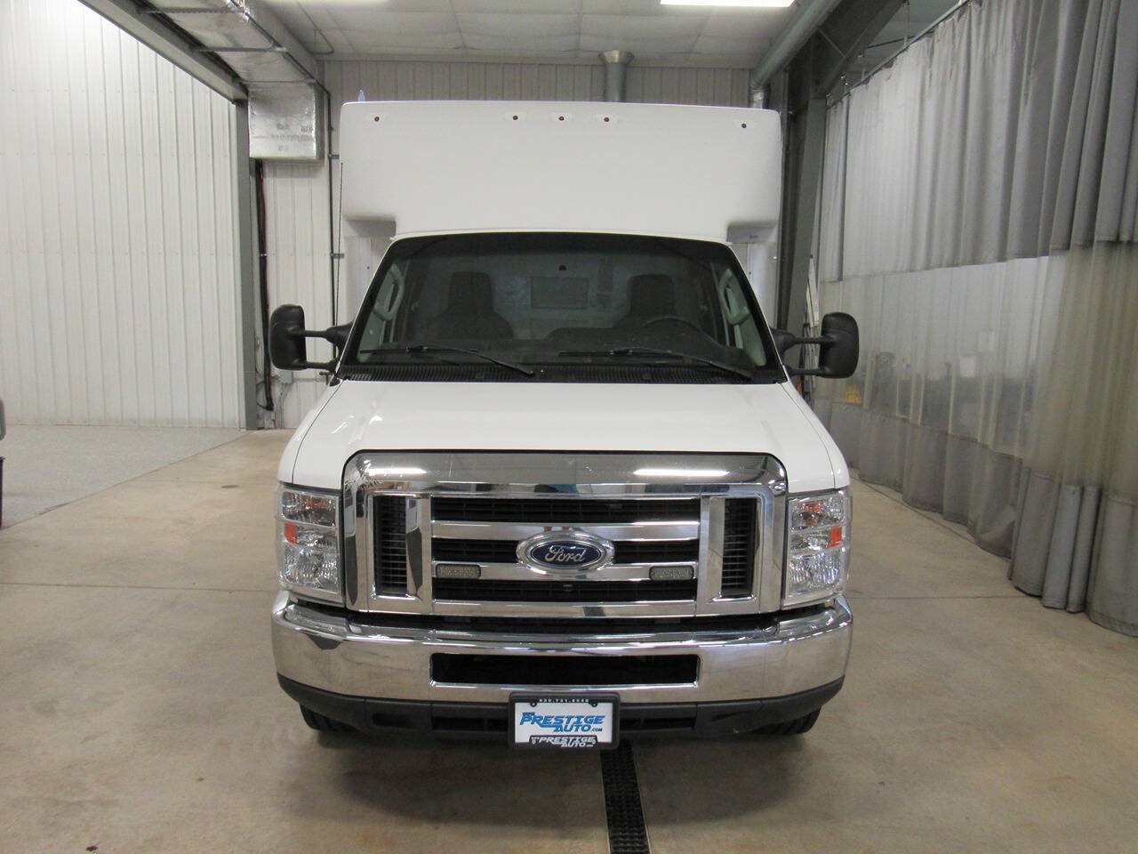 Used 2019 Ford E-450 and Econoline 450 Super Duty w/ Power Windows & Locks Group RWD image 7