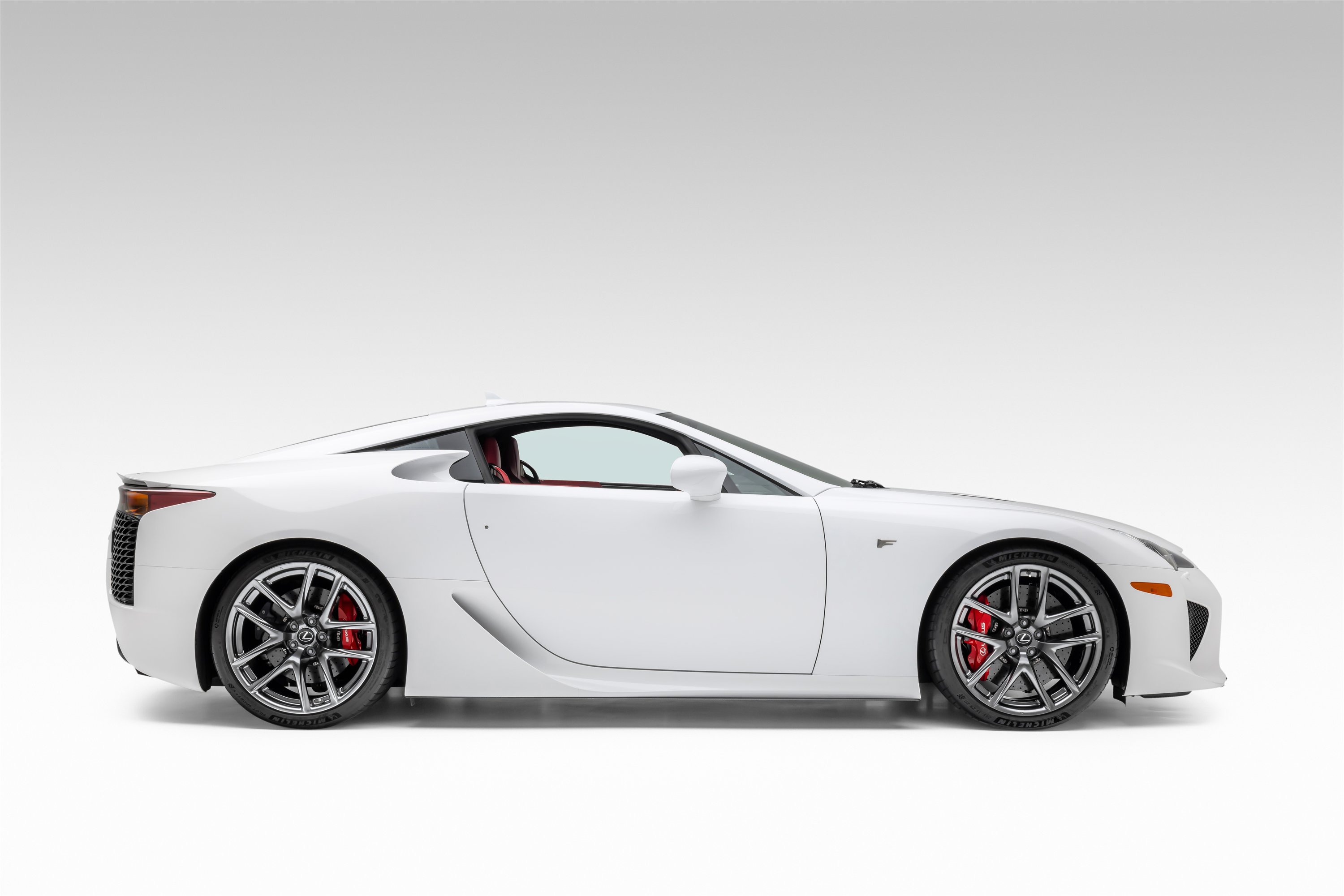 Used 2012 Lexus LFA RWD image 6