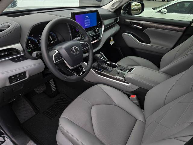 Certified 2026 Toyota Highlander Platinum AWD/4WD image 7