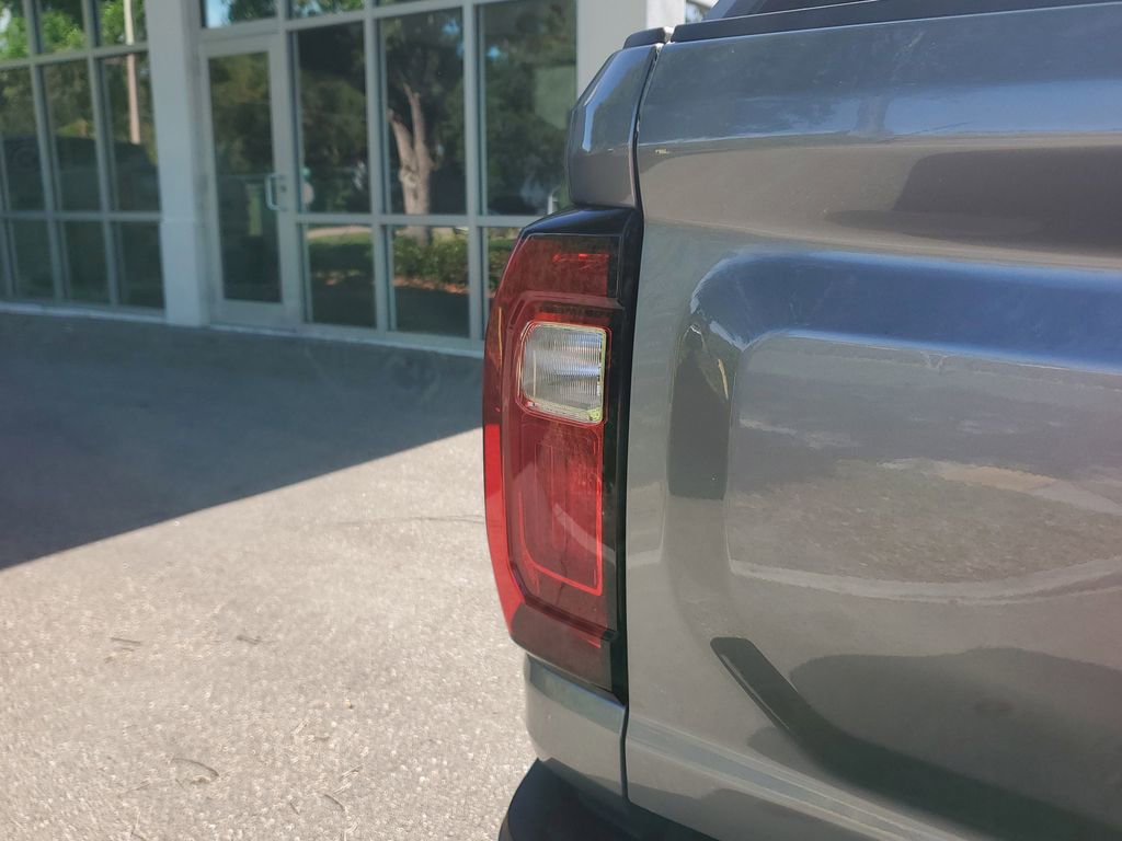 Certified 2025 GMC Canyon AT4 w/ Nightfall Edition AWD/4WD image 25