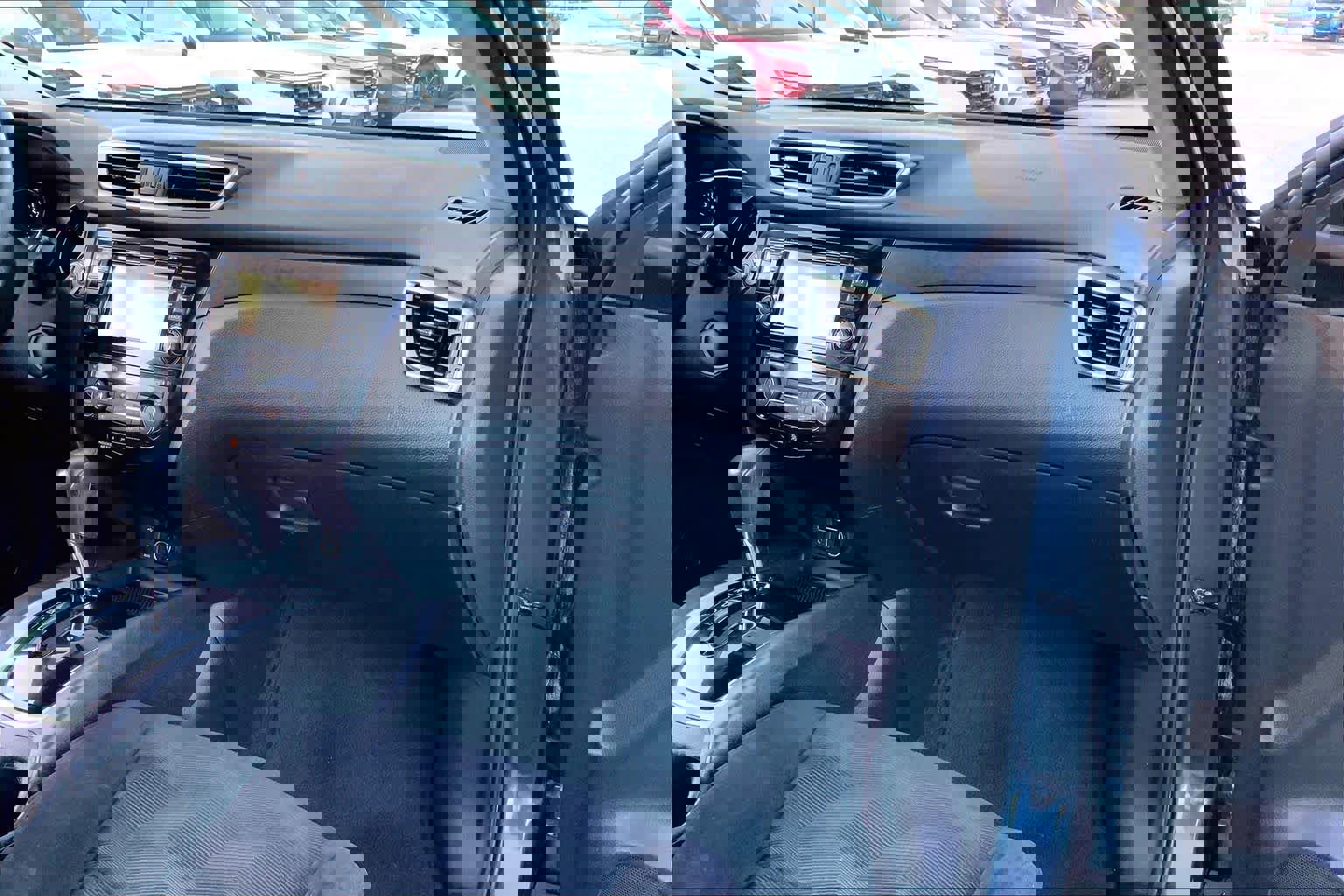 Used 2014 Nissan Rogue SV w/ SV Premium Package image 19