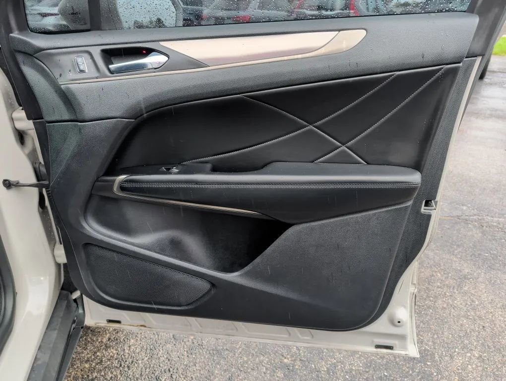 Used 2019 Lincoln MKC Select w/ Select Plus Package FWD image 21