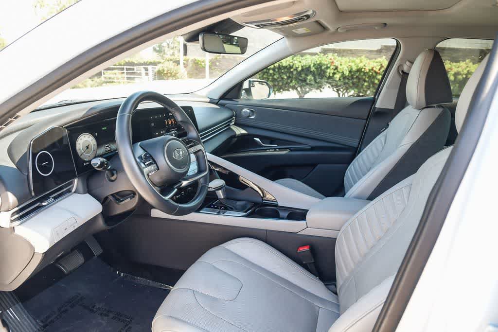 Used 2021 Hyundai Elantra Limited image 16