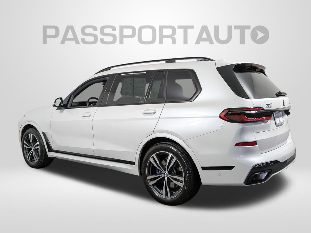 Used 2024 BMW X7 xDrive40i w/ Executive Package image 3