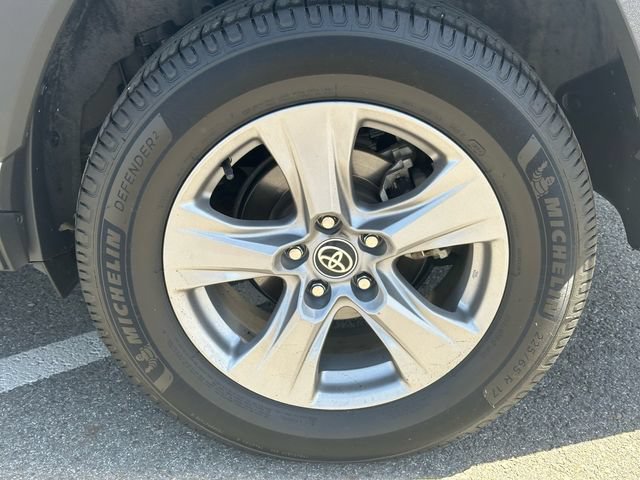 Used 2022 Toyota RAV4 XLE w/ XLE Grade Weather Package AWD/4WD image 31