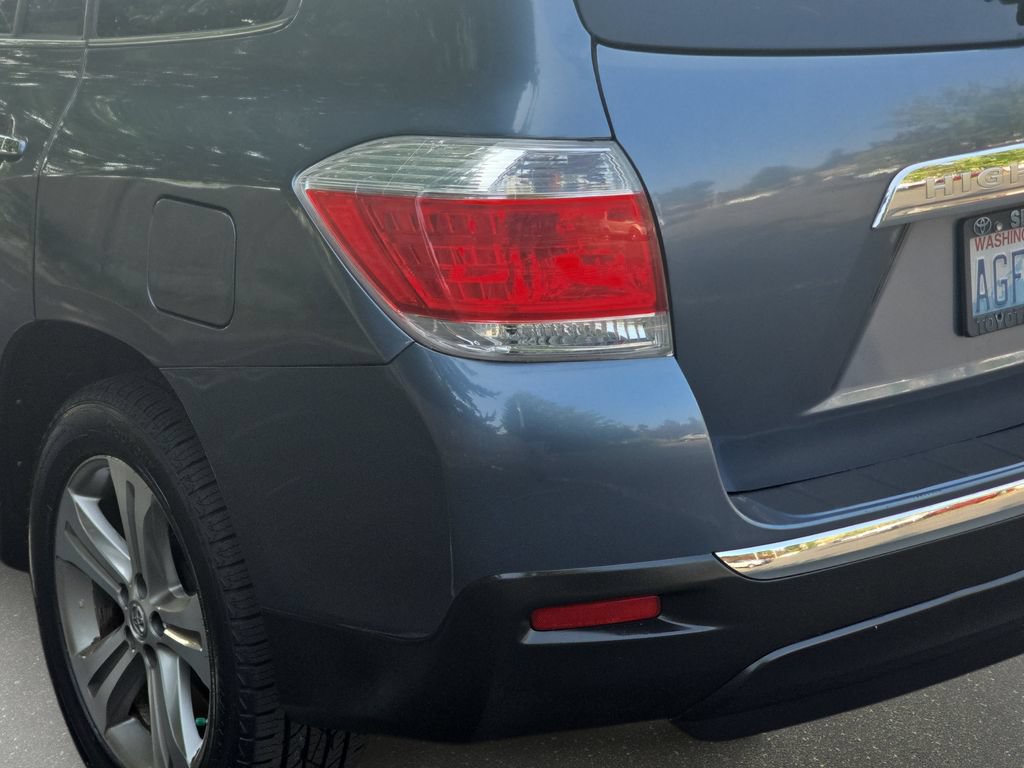 Used 2012 Toyota Highlander Limited w/ Tow Pkg AWD/4WD image 39