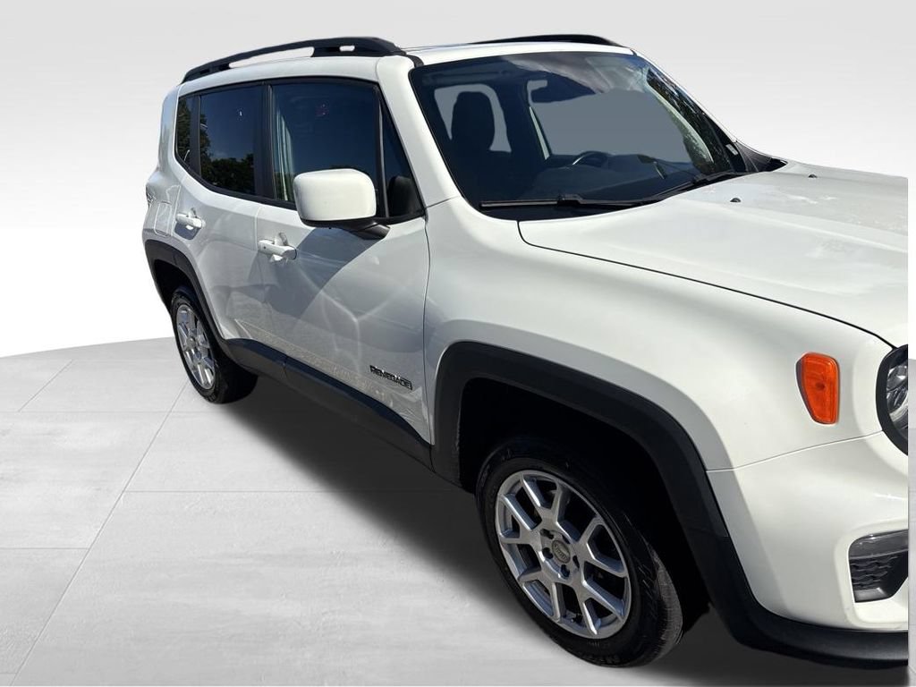 Used 2019 Jeep Renegade Latitude w/ Cold Weather Group AWD/4WD image 2