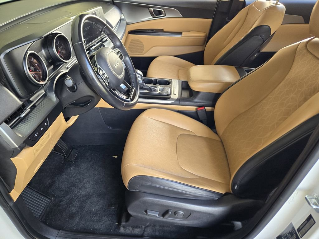 Used 2022 Kia Carnival LX image 12