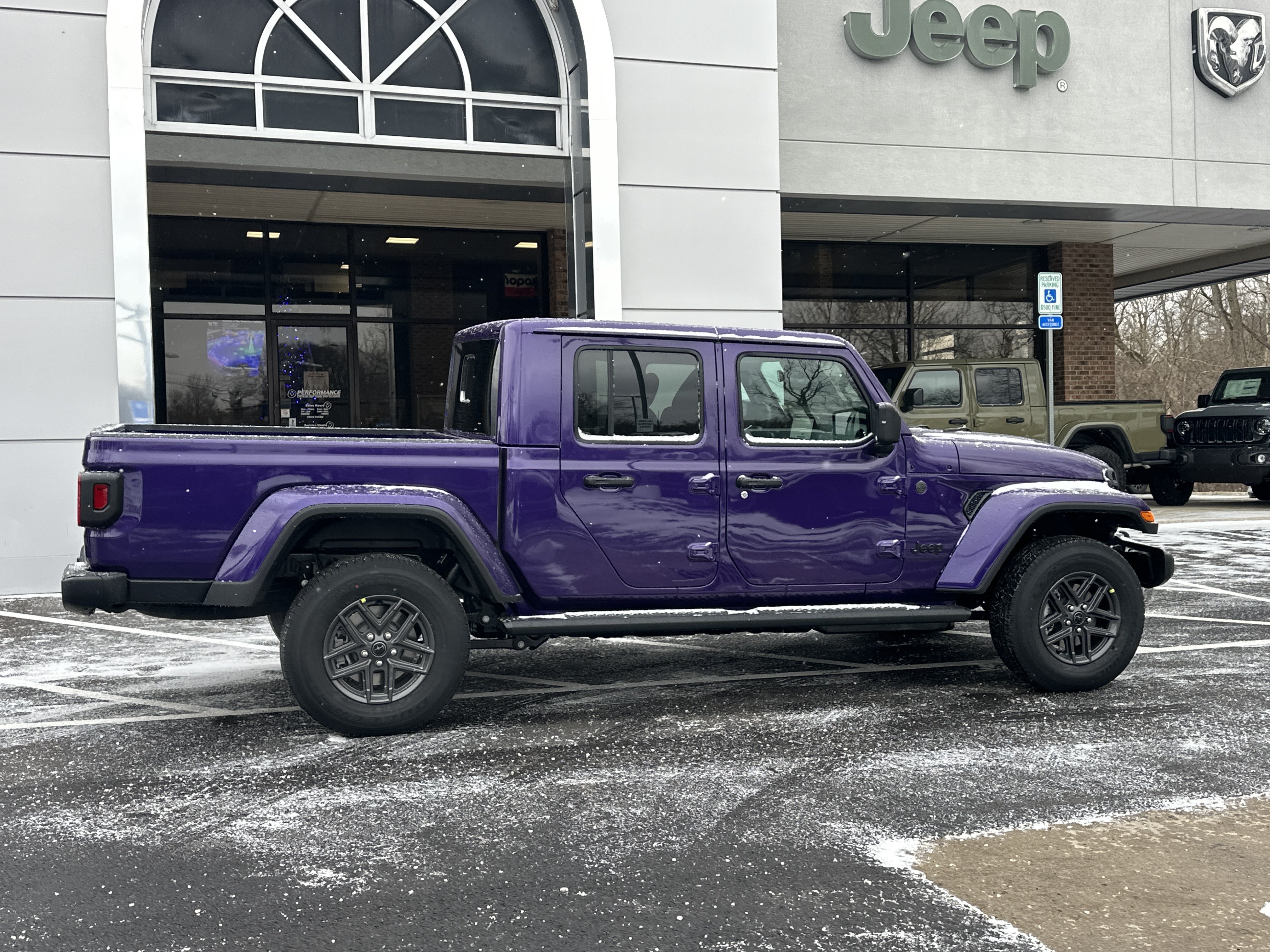 New 2026 Jeep Gladiator Sport AWD/4WD image 17