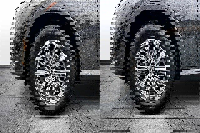 Certified 2025 Mercedes-Benz GLC 300 4MATIC image 4