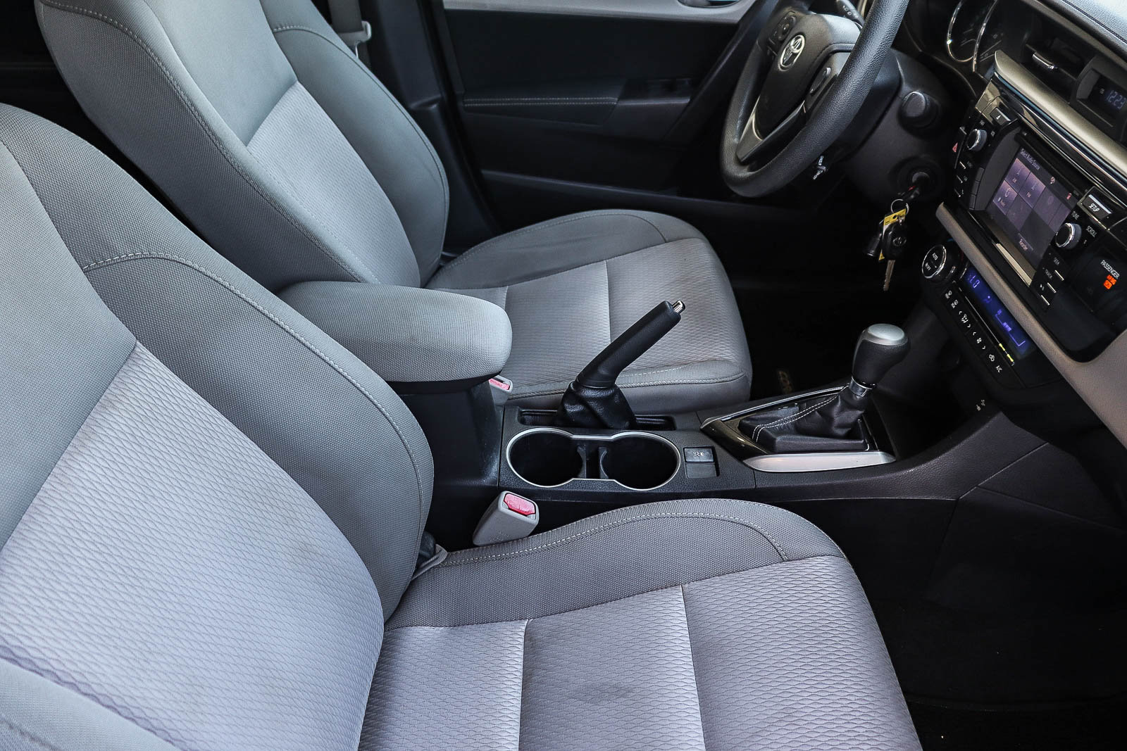 Used 2015 Toyota Corolla LE FWD image 19