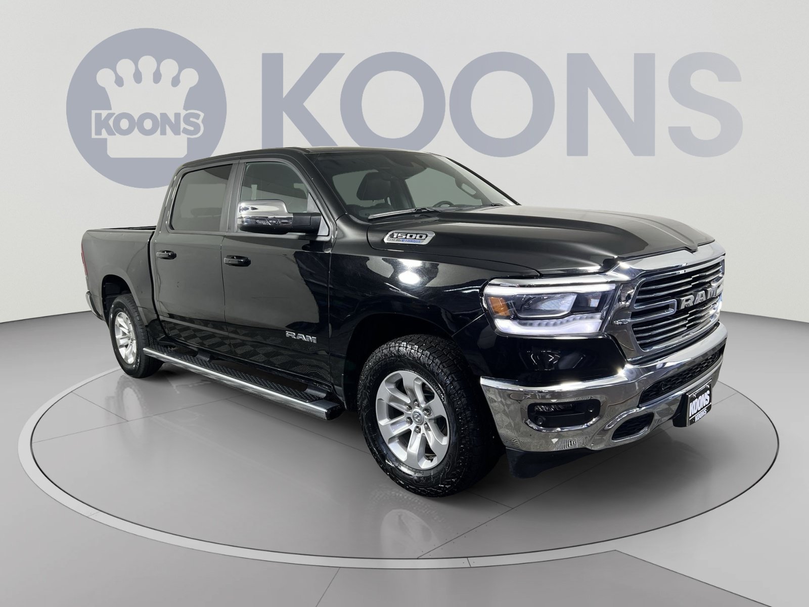Used 2023 RAM 1500 Laramie AWD/4WD image 2