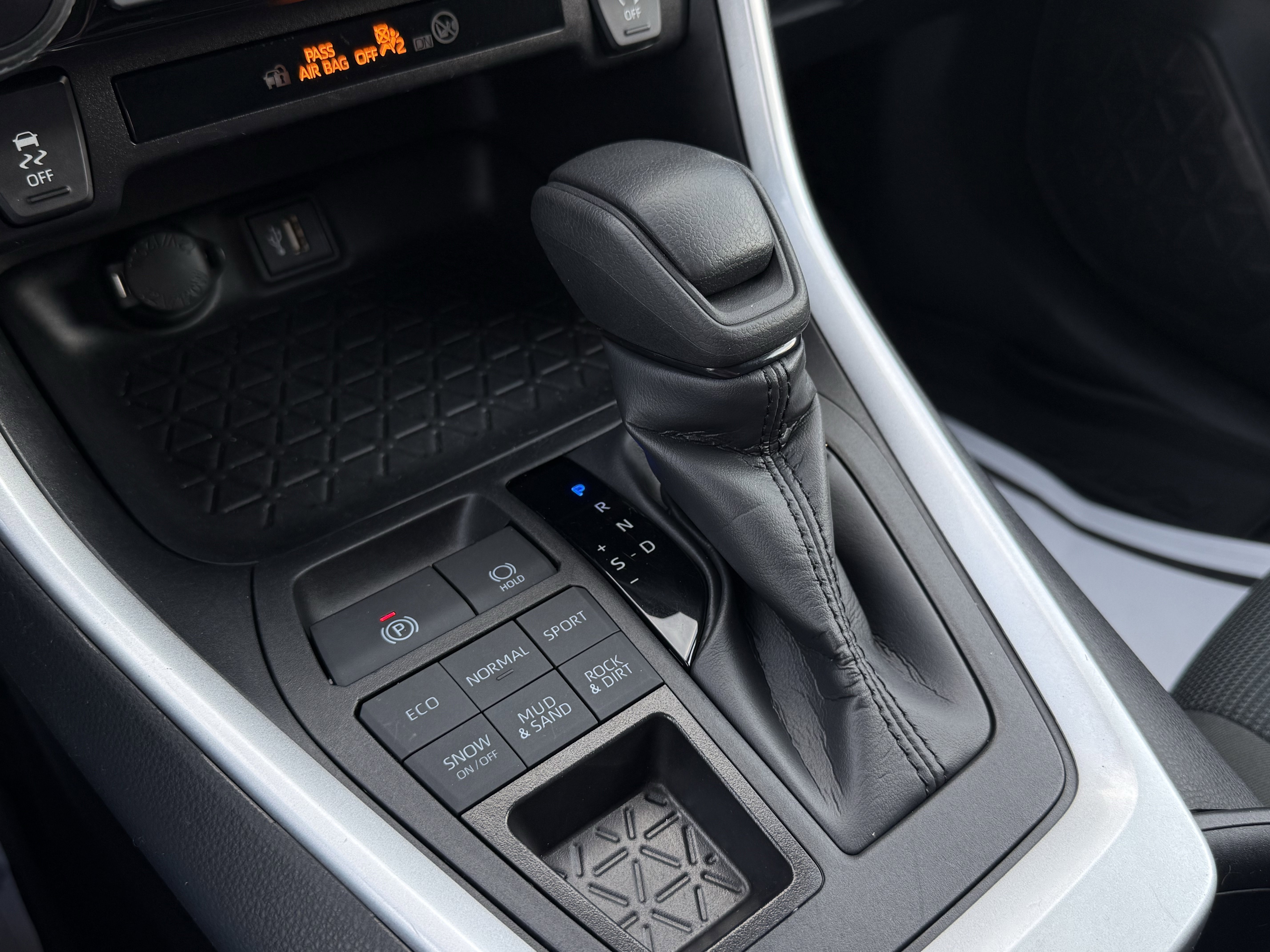 Used 2024 Toyota RAV4 LE image 18