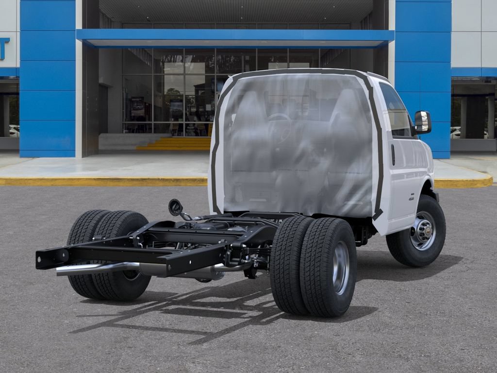 New 2026 Chevrolet Express 3500 RWD image 4