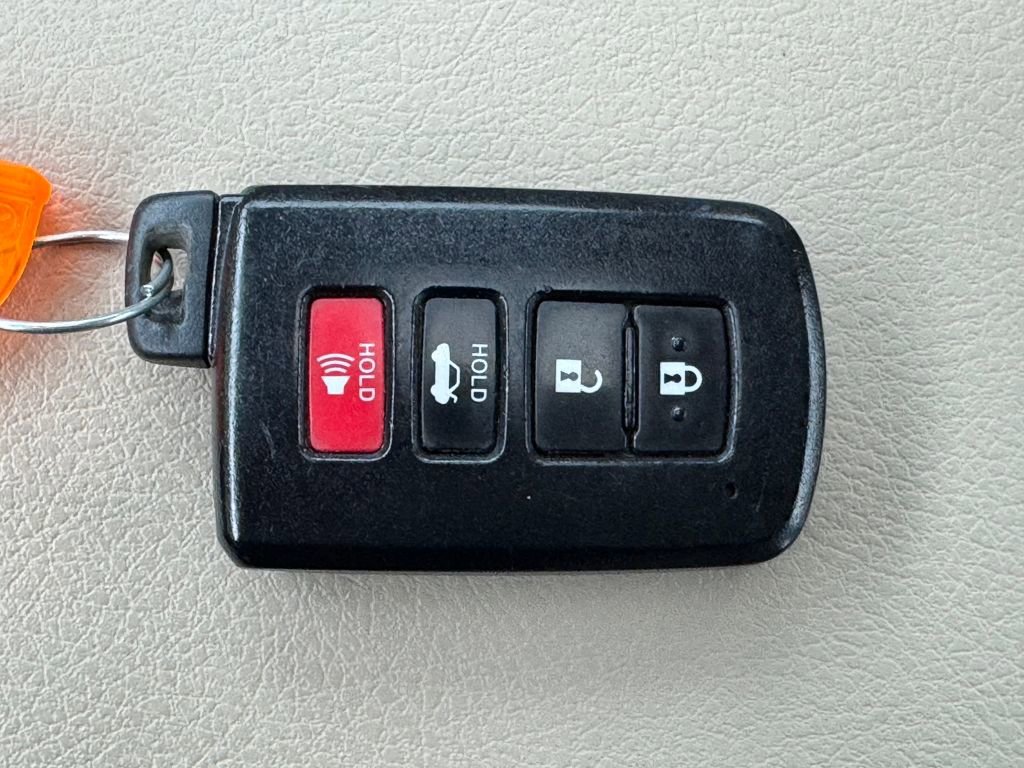 Used 2013 Toyota Camry XLE w/ Leather Pkg image 35