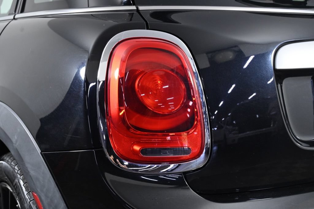 Used 2015 MINI Cooper 4-Door Hardtop FWD image 8