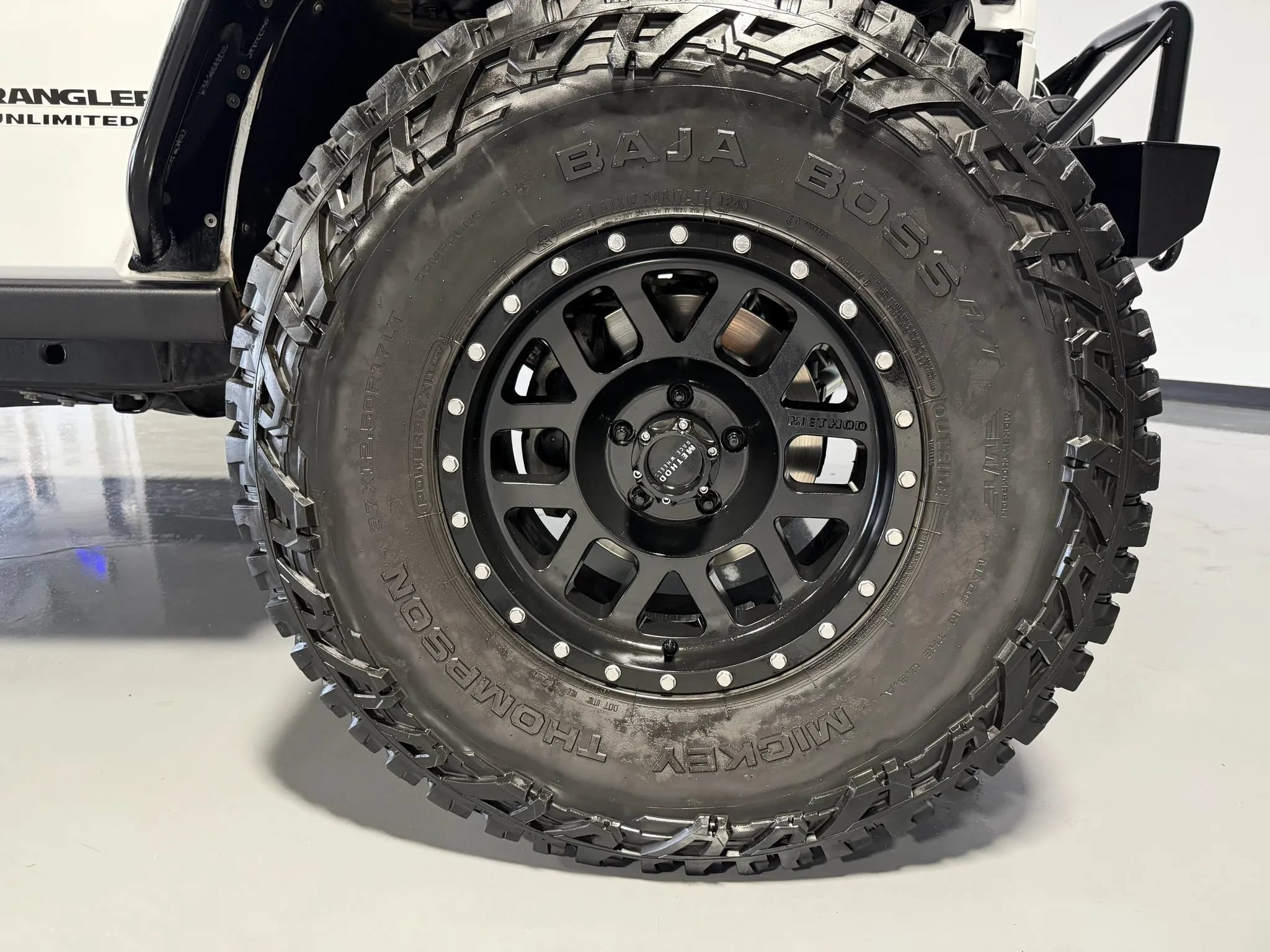 Used 2015 Jeep Wrangler Unlimited Rubicon w/ Connectivity Group AWD/4WD image 21