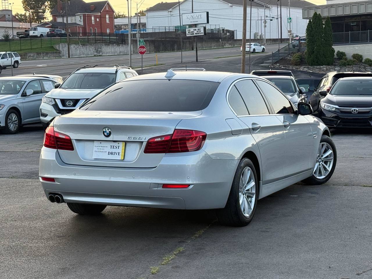 Used 2014 BMW 528i Sedan RWD image 2