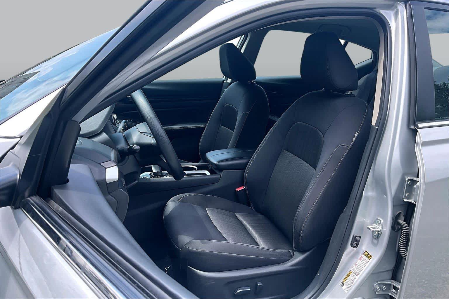 Used 2024 Nissan Altima 2.5 SV FWD image 8