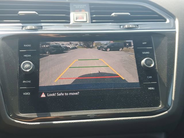 Certified 2021 Volkswagen Tiguan SE w/ Panoramic Sunroof Package image 24