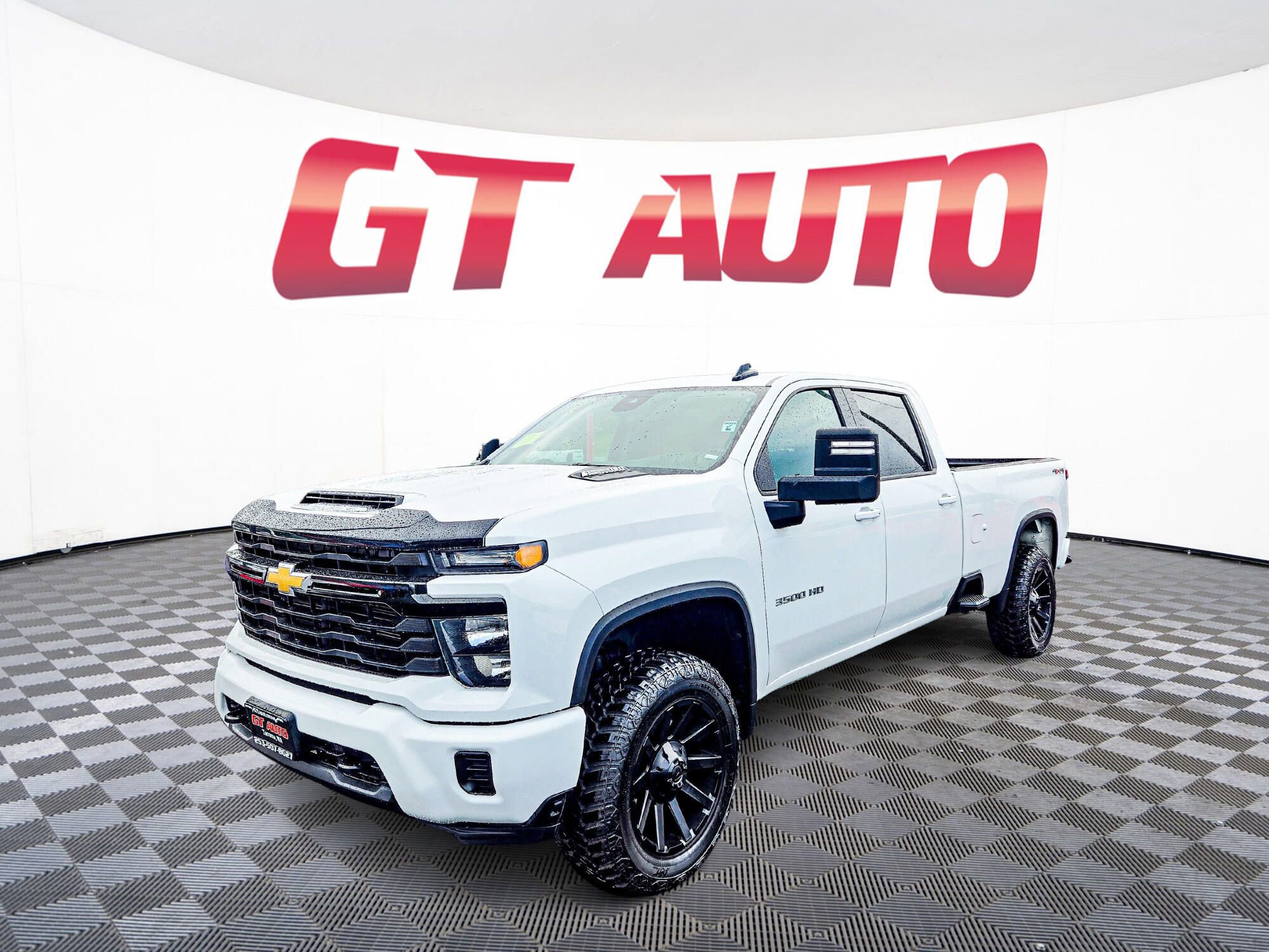 Used 2024 Chevrolet Silverado 3500 LT image 3