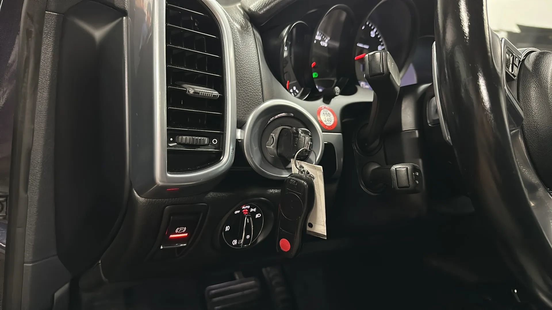 Used 2018 Porsche Cayenne Platinum Edition image 30