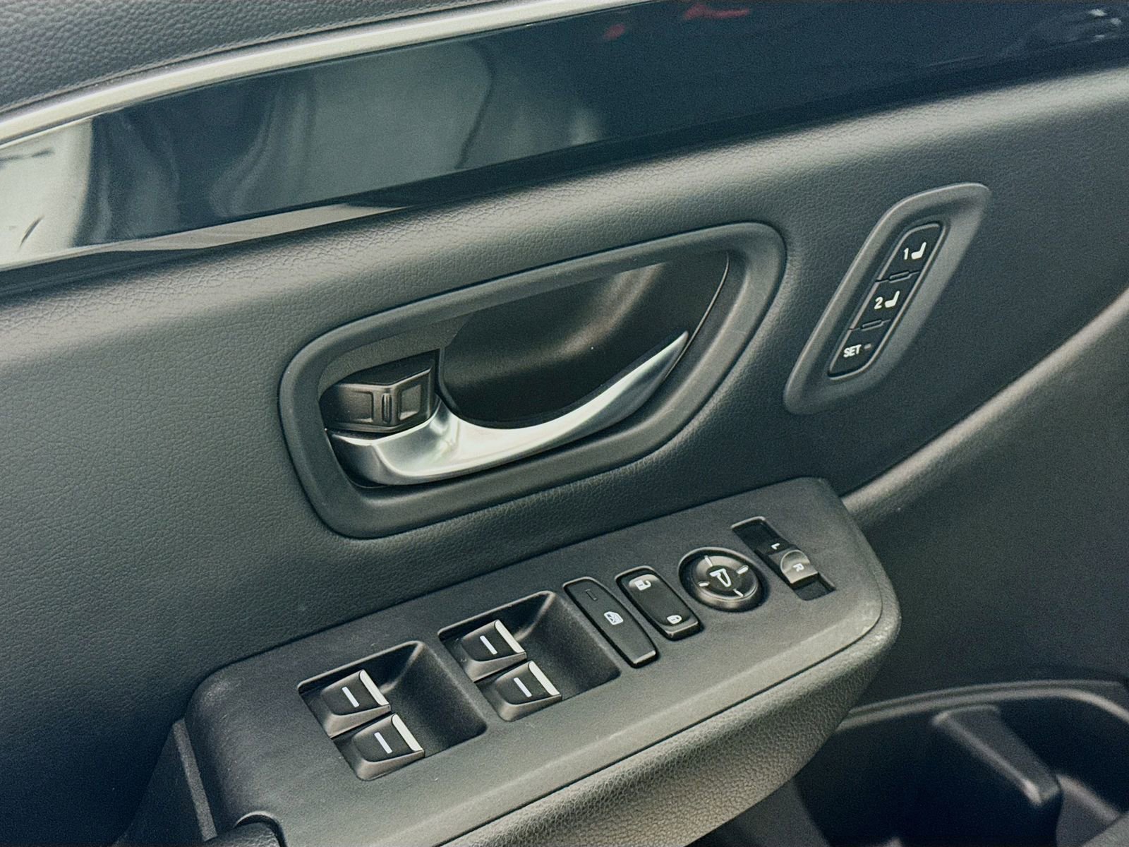 Used 2023 Honda Pilot Touring image 9