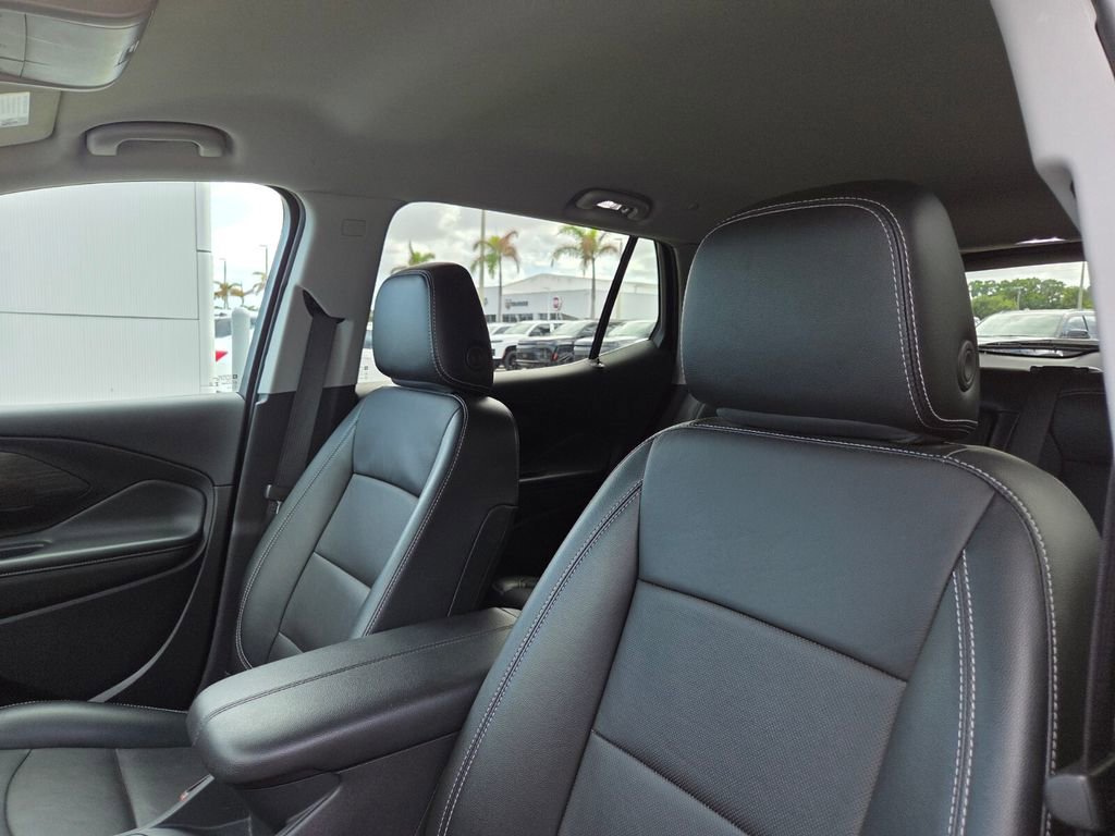 Used 2024 GMC Terrain SLT image 21