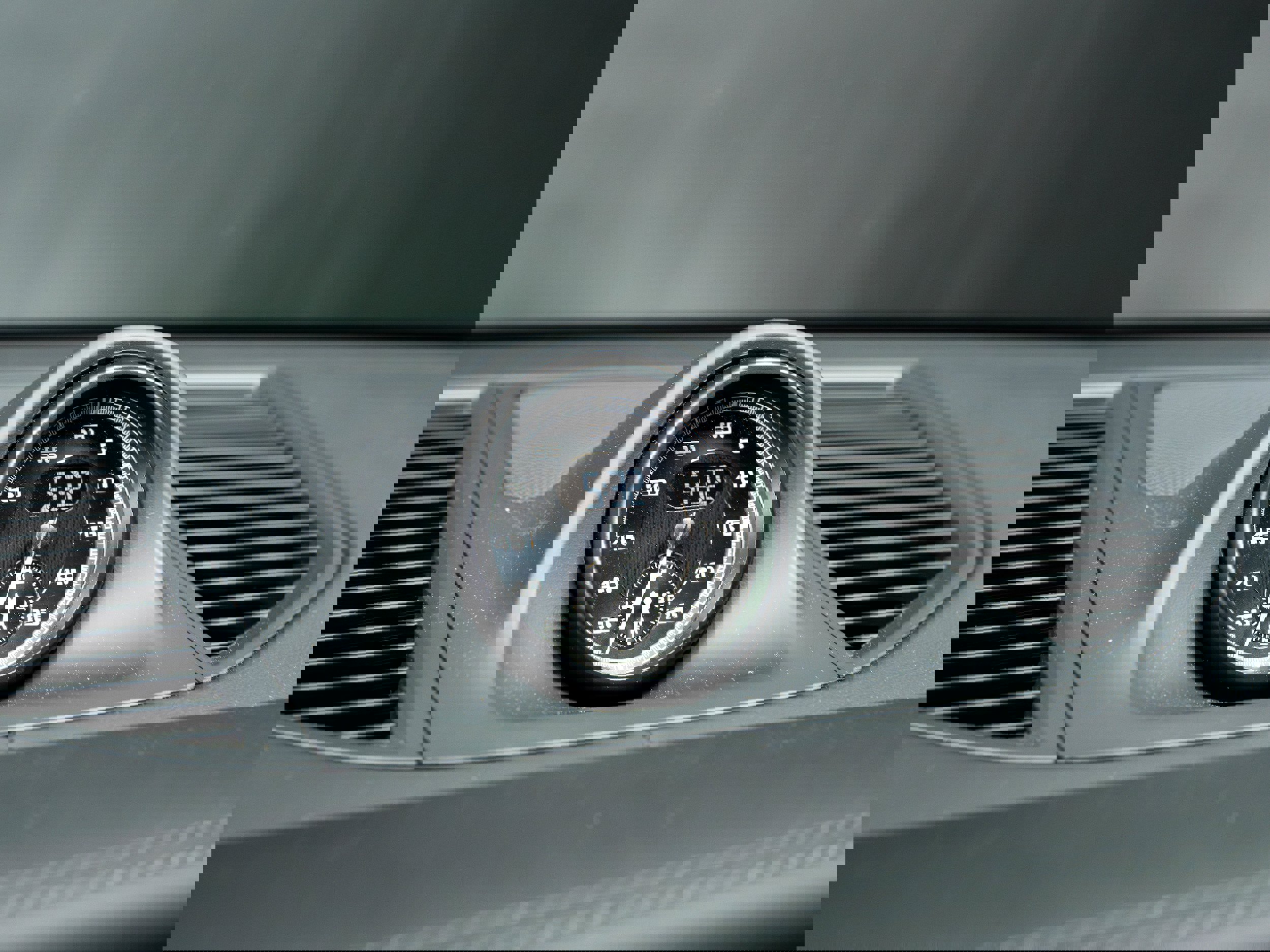 Certified 2025 Porsche Macan Turbo image 25