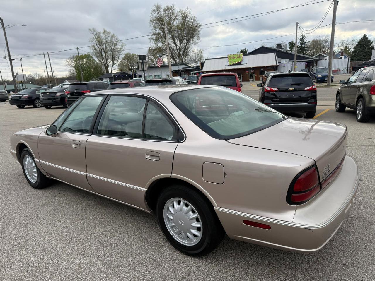 Used 1999 Oldsmobile 88 image 5