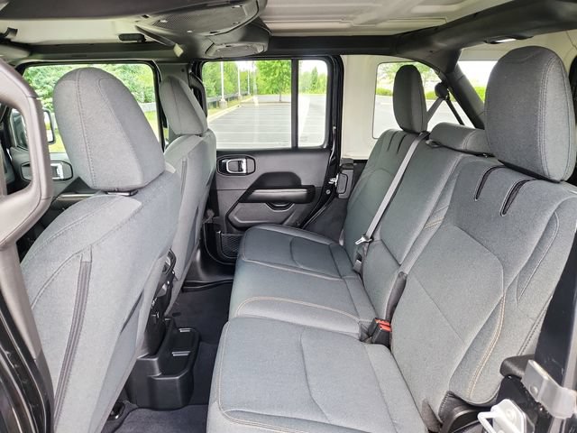 Used 2025 Jeep Wrangler Unlimited Sahara AWD/4WD image 26